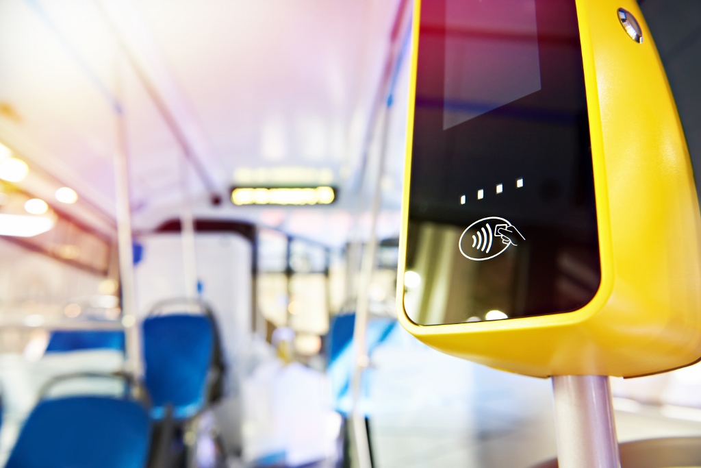 Vale-transporte pago em dinheiro não integra o salário
