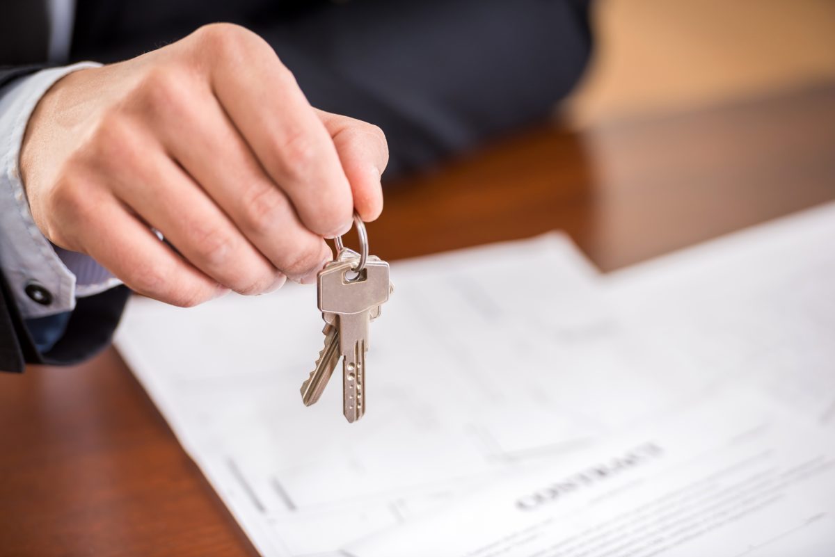 Não é devida comissão de corretagem se desistência se deu por fato atribuído ao corretor